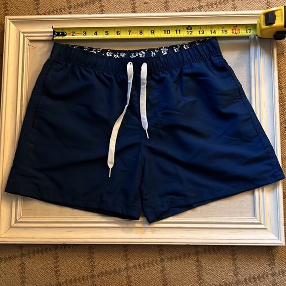 Navy swim trunks w elastic waist and side pockets NWT - L - Picture 5 of 9
